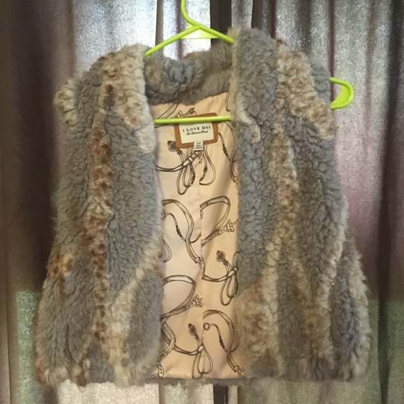 S O L D 💰 Fake Fur Vest - Picture 2 of 4